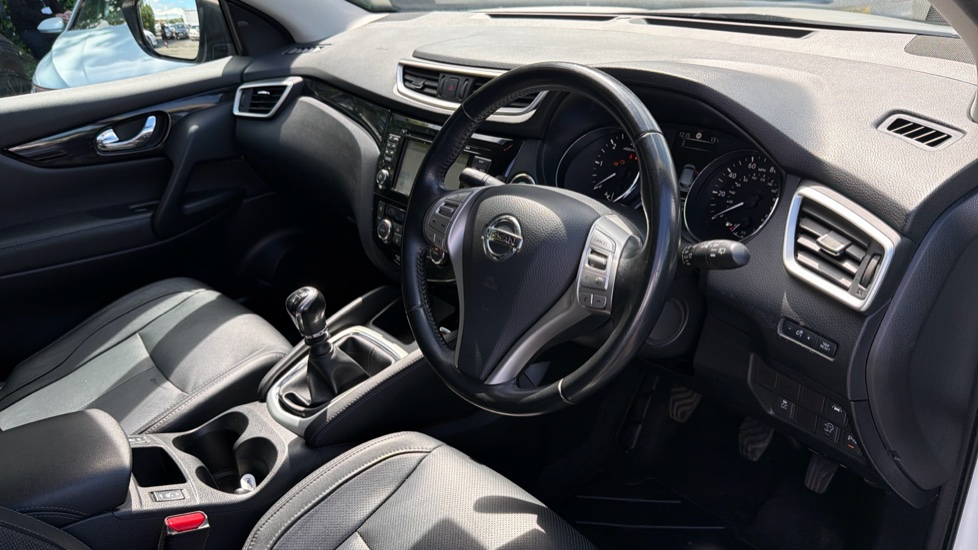 Nissan Qashqai 1.5 dCi Tekna 5dr Diesel Hatchback - Image 11