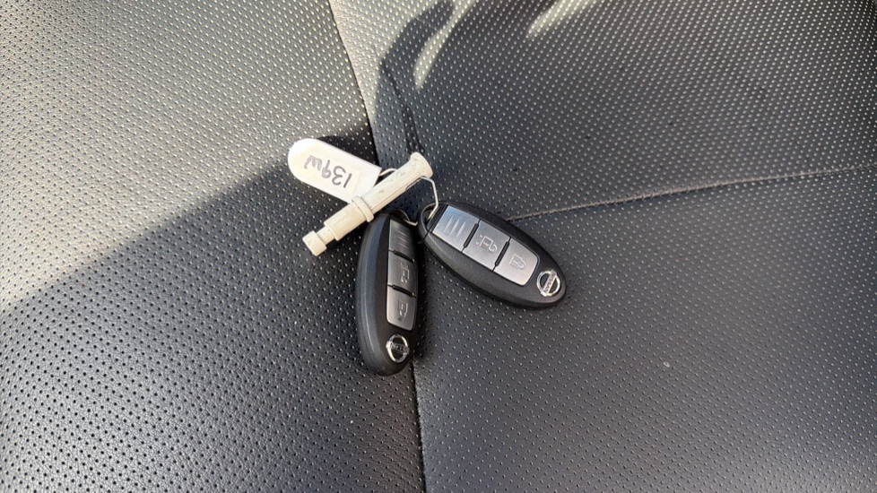Nissan Qashqai 1.5 dCi Tekna 5dr Diesel Hatchback - Image 20