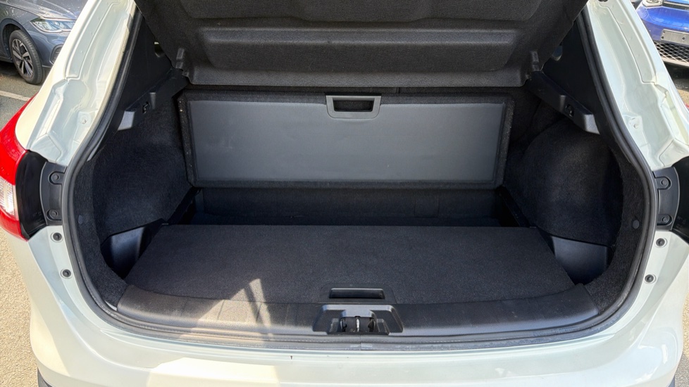 Nissan Qashqai 1.5 dCi Tekna 5dr Diesel Hatchback - Image 22