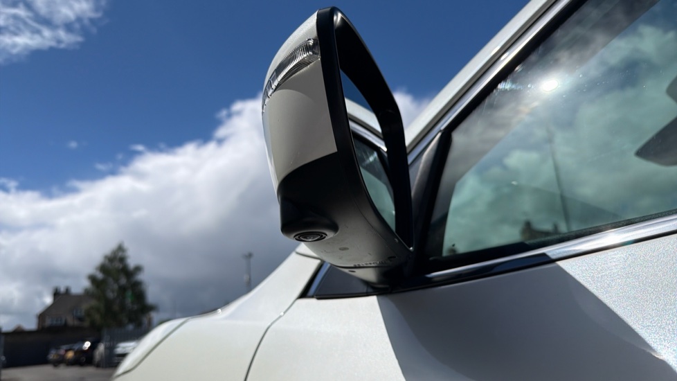 Nissan Qashqai 1.5 dCi Tekna 5dr Diesel Hatchback - Image 34