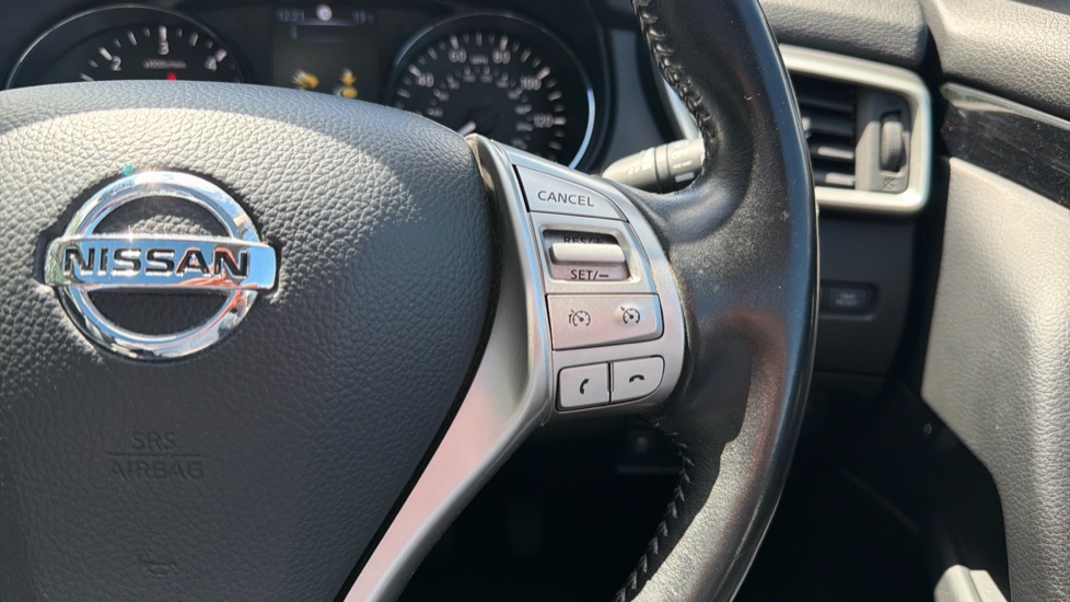 Nissan Qashqai 1.5 dCi Tekna 5dr Diesel Hatchback - Image 36