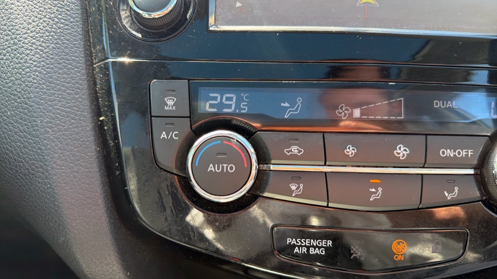 Nissan Qashqai 1.5 dCi Tekna 5dr Diesel Hatchback - Image 39
