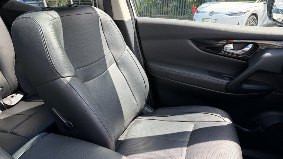 Nissan Qashqai 1.5 dCi Tekna 5dr Diesel Hatchback - Image 41