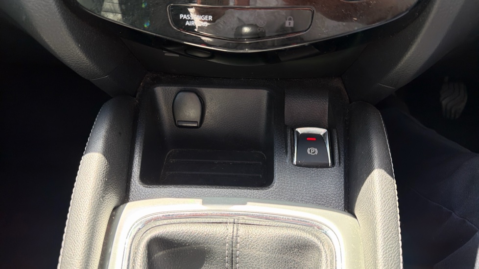 Nissan Qashqai 1.5 dCi Tekna 5dr Diesel Hatchback - Image 44