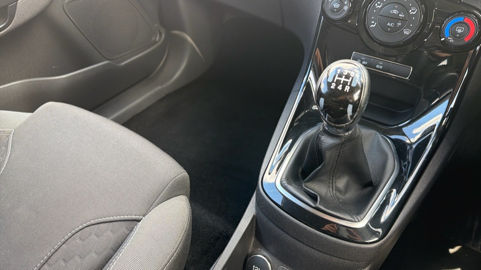 Ford Fiesta 1.0 EcoBoost 125 Zetec S 3dr Petrol Hatchback - Image 13