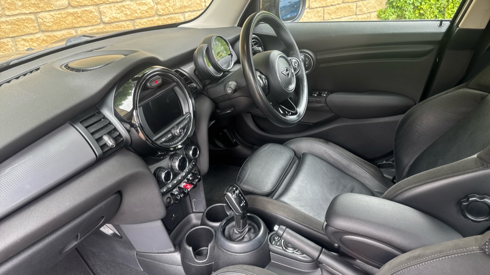 MINI Hatchback 1.5 Cooper D II 5dr Step Auto Diesel Hatchback - Image 9