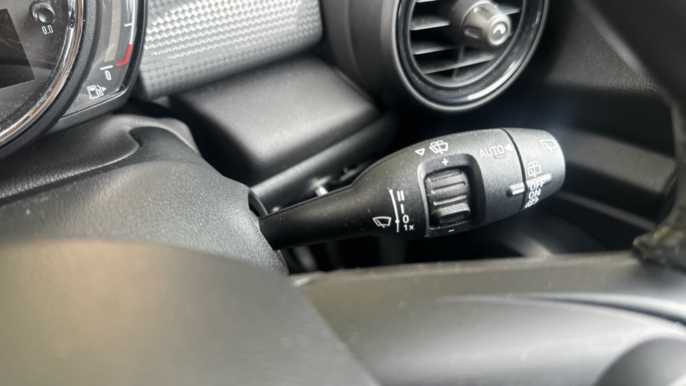 MINI Hatchback 1.5 Cooper D II 5dr Step Auto Diesel Hatchback - Image 31