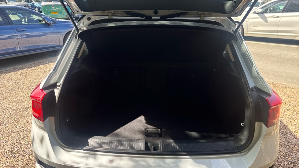 Volkswagen T-Roc 1.5 TSI EVO SE 5dr Petrol Hatchback - Image 4