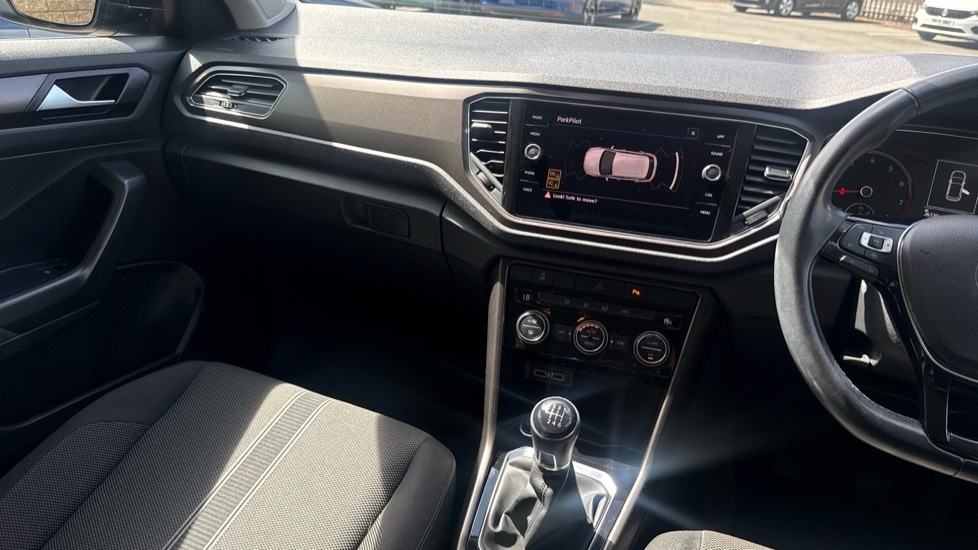 Volkswagen T-Roc 1.5 TSI EVO SE 5dr Petrol Hatchback - Image 14