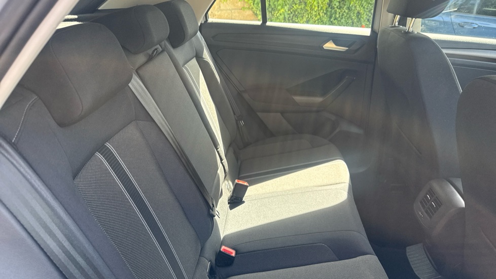 Volkswagen T-Roc 1.5 TSI EVO SE 5dr Petrol Hatchback - Image 16