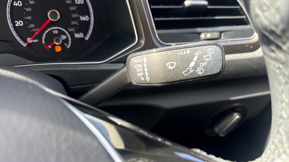 Volkswagen T-Roc 1.5 TSI EVO SE 5dr Petrol Hatchback - Image 21