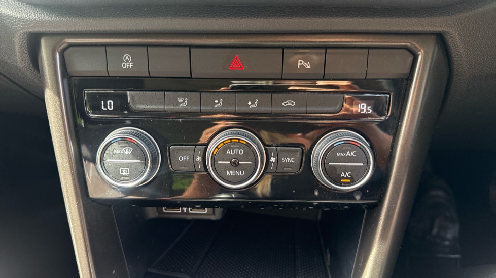 Volkswagen T-Roc 1.5 TSI EVO SE 5dr Petrol Hatchback - Image 28