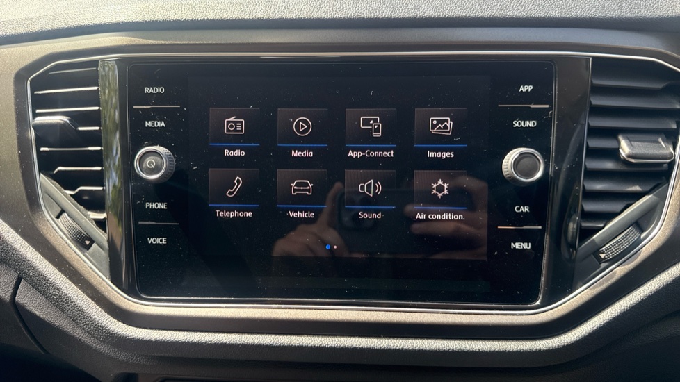 Volkswagen T-Roc 1.5 TSI EVO SE 5dr Petrol Hatchback - Image 34