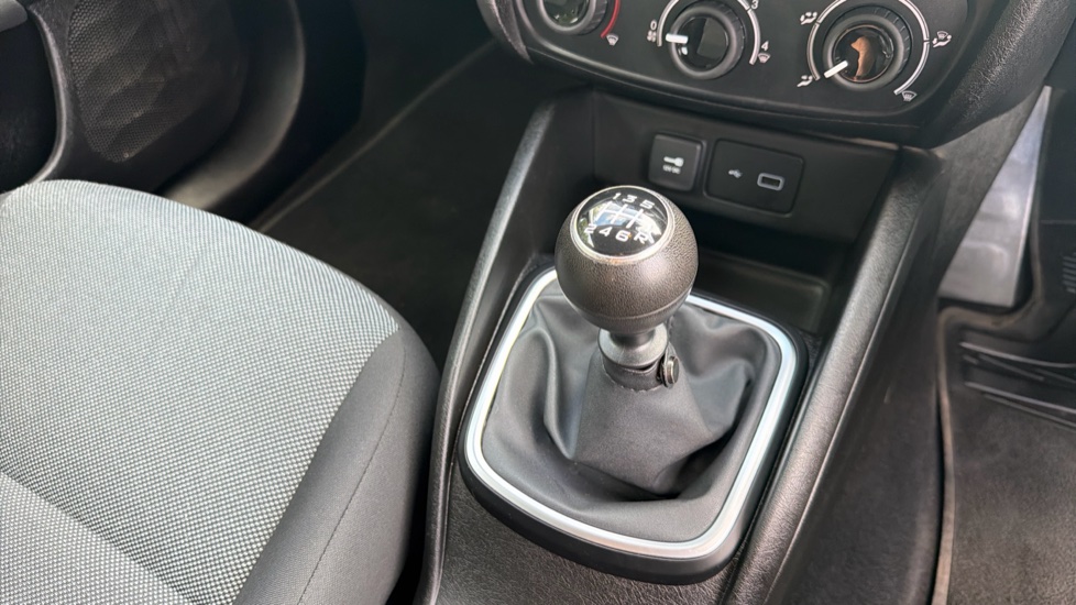 Fiat Tipo 1.4 Easy 5dr Petrol Hatchback - Image 13