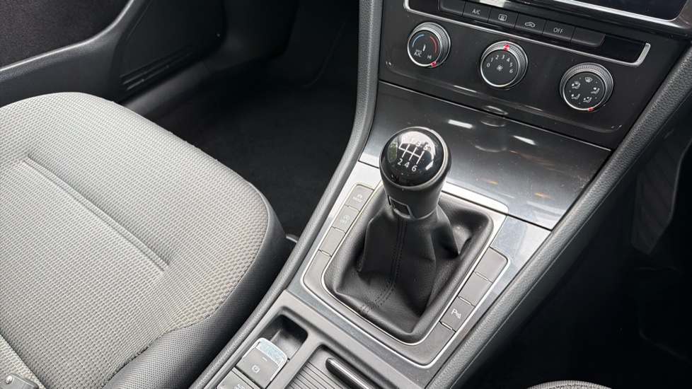 Volkswagen Golf 1.5 TSI EVO 150 SE [Nav] 5dr Petrol Hatchback - Image 13