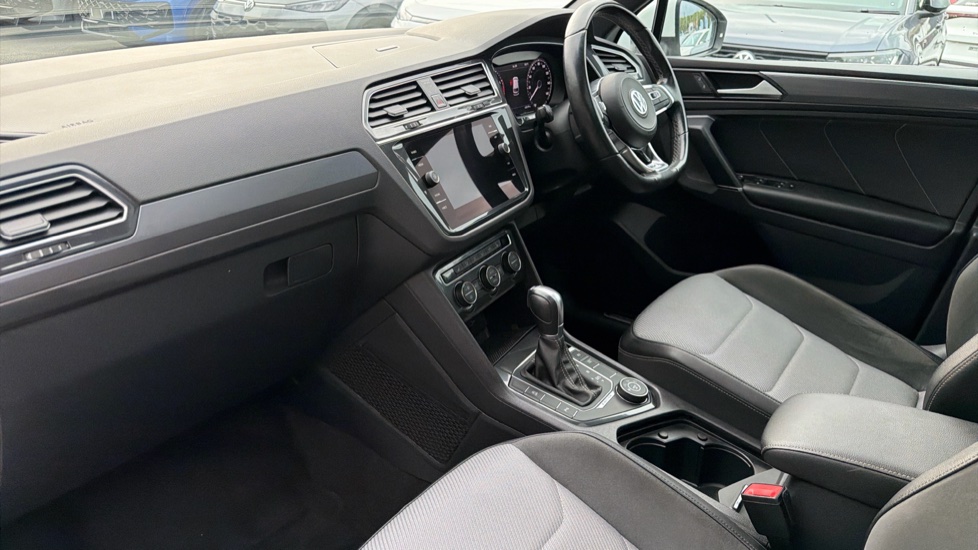 Volkswagen Tiguan 2.0 TSi 180 4Motion R-Line 5dr DSG Petrol Estate - Image 9