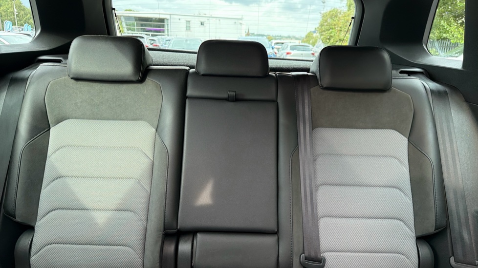 Volkswagen Tiguan 2.0 TSi 180 4Motion R-Line 5dr DSG Petrol Estate - Image 15