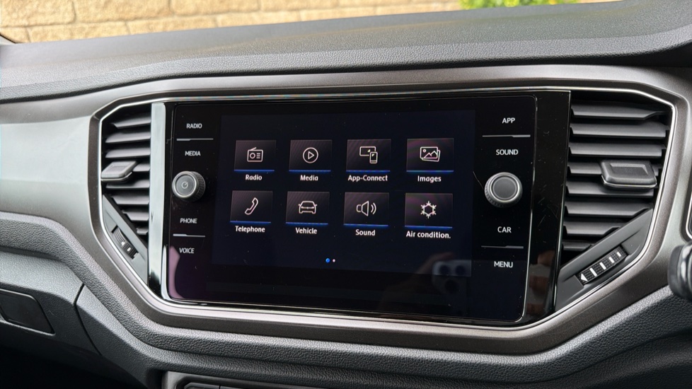 Volkswagen T-Roc 1.5 TSI EVO SE 5dr DSG Petrol Hatchback - Image 21