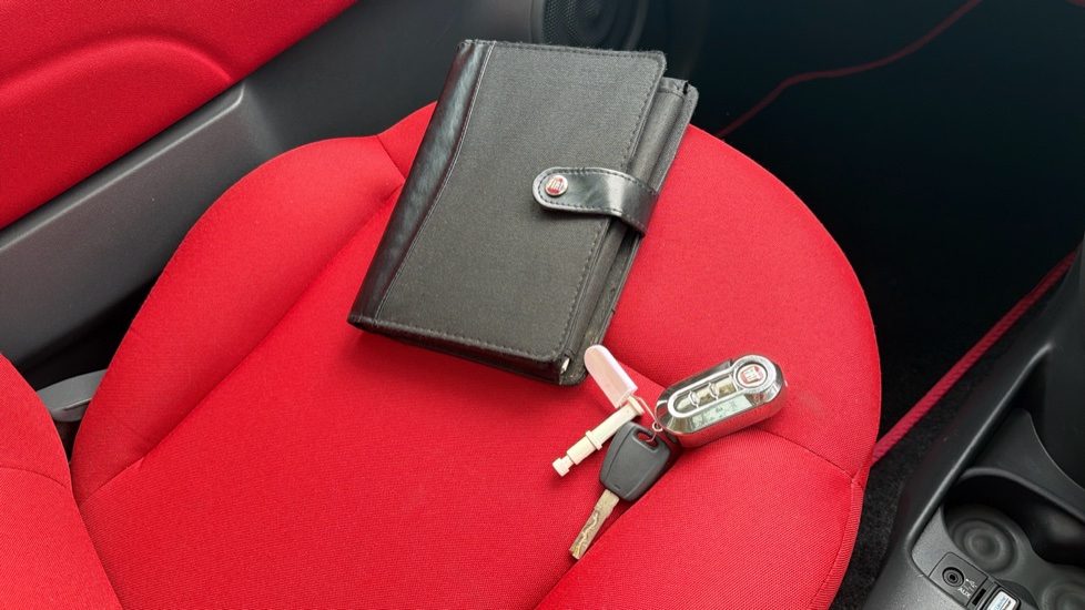 Fiat 500 1.2 Lounge 3dr [Start Stop] Petrol Hatchback - Image 19
