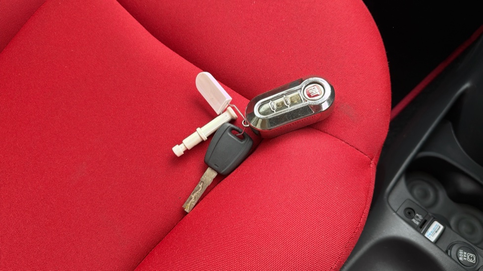 Fiat 500 1.2 Lounge 3dr [Start Stop] Petrol Hatchback - Image 20
