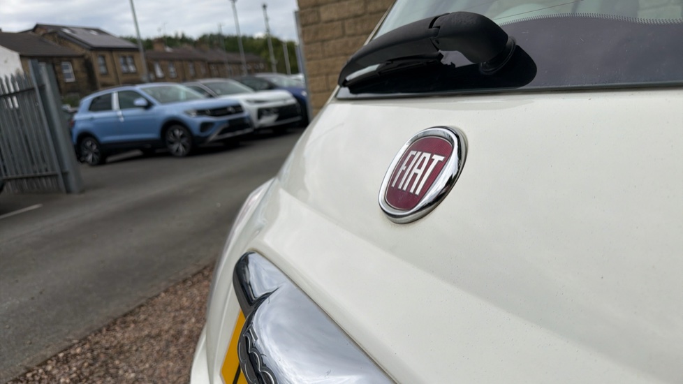 Fiat 500 1.2 Lounge 3dr [Start Stop] Petrol Hatchback - Image 21