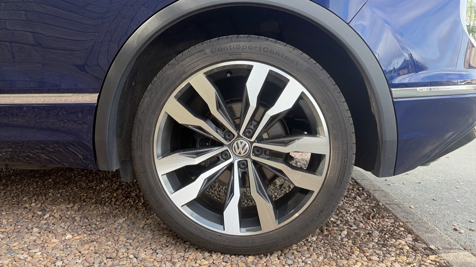 Volkswagen Tiguan 2.0 TSi 180 4Motion R-Line 5dr DSG Petrol Estate - Image 7