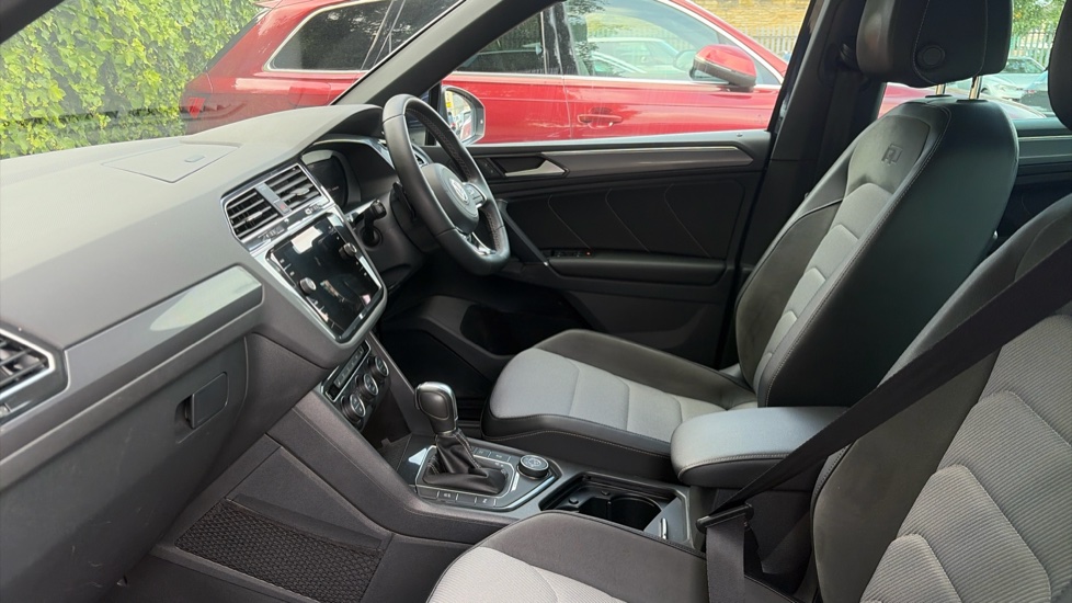 Volkswagen Tiguan 2.0 TSi 180 4Motion R-Line 5dr DSG Petrol Estate - Image 9
