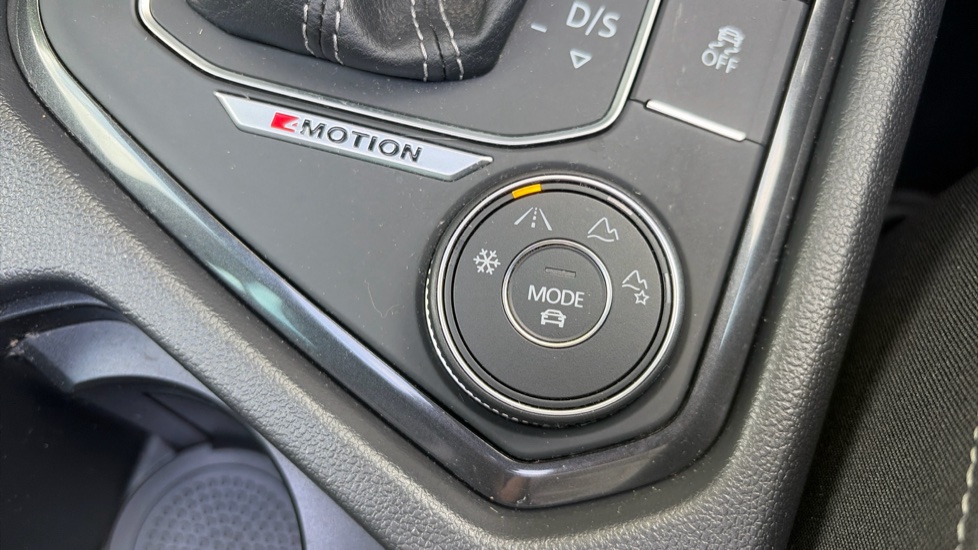 Volkswagen Tiguan 2.0 TSi 180 4Motion R-Line 5dr DSG Petrol Estate - Image 32