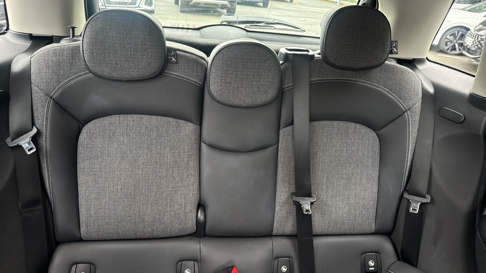 MINI Hatchback 1.5 Cooper D 5dr Diesel Hatchback - Image 15