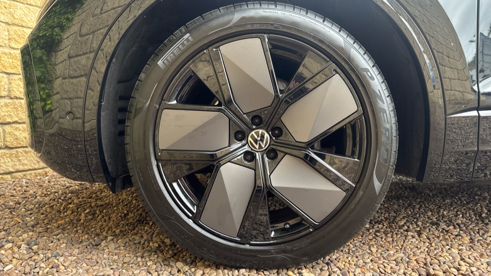 Volkswagen Touareg 3.0 V6 TDI 4Motion 286 Final Edition 5dr Tip Auto Diesel Estate - Image 5