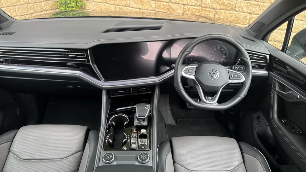 Volkswagen Touareg 3.0 V6 TDI 4Motion 286 Final Edition 5dr Tip Auto Diesel Estate - Image 9