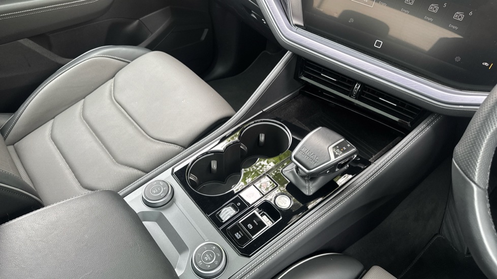 Volkswagen Touareg 3.0 V6 TDI 4Motion 286 Final Edition 5dr Tip Auto Diesel Estate - Image 14