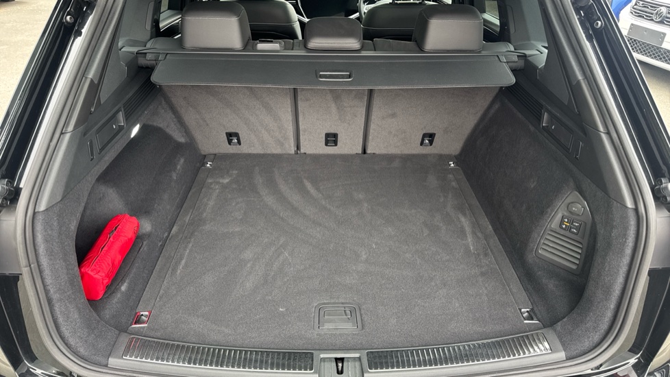 Volkswagen Touareg 3.0 V6 TDI 4Motion 286 Final Edition 5dr Tip Auto Diesel Estate - Image 20