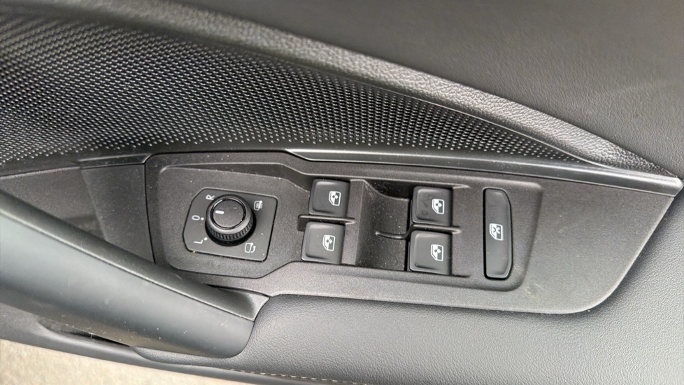 Volkswagen Tiguan 1.5 eTSI Match 5dr DSG Petrol Estate - Image 19