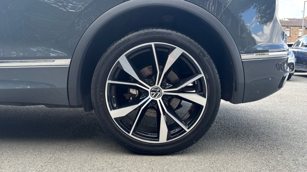 Volkswagen Tiguan 1.4 TSI eHybrid R-Line 5dr DSG Estate - Image 5