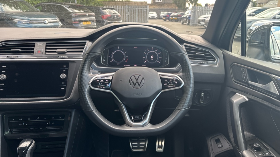Volkswagen Tiguan 1.4 TSI eHybrid R-Line 5dr DSG Estate - Image 10
