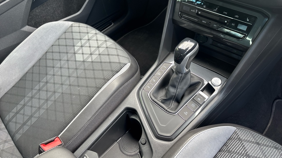 Volkswagen Tiguan 1.4 TSI eHybrid R-Line 5dr DSG Estate - Image 14