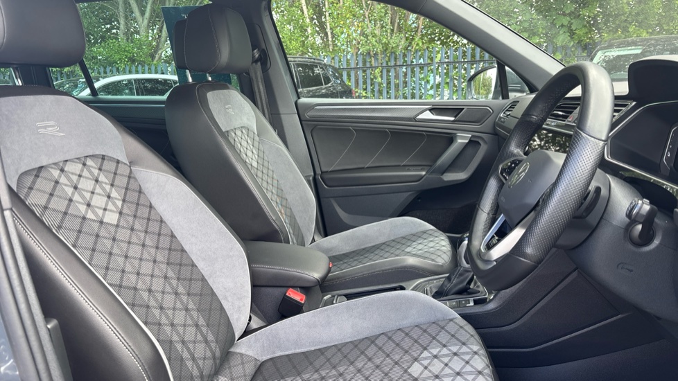 Volkswagen Tiguan 1.4 TSI eHybrid R-Line 5dr DSG Estate - Image 15