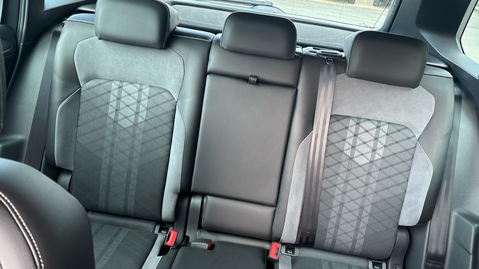 Volkswagen Tiguan 1.4 TSI eHybrid R-Line 5dr DSG Estate - Image 16