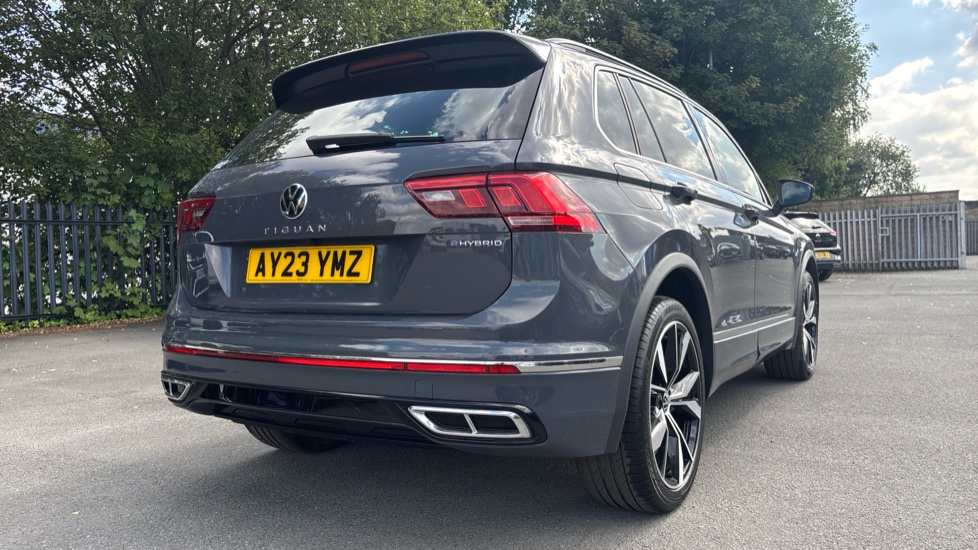 Volkswagen Tiguan 1.4 TSI eHybrid R-Line 5dr DSG Estate - Image 21