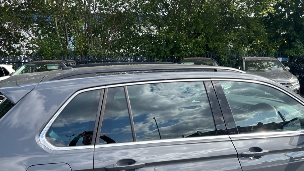 Volkswagen Tiguan 1.4 TSI eHybrid R-Line 5dr DSG Estate - Image 22
