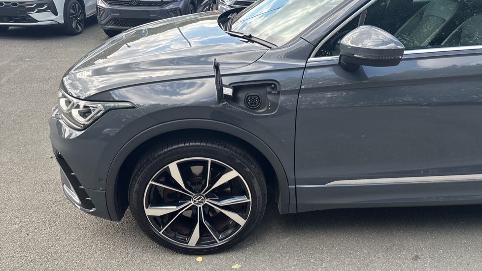 Volkswagen Tiguan 1.4 TSI eHybrid R-Line 5dr DSG Estate - Image 27
