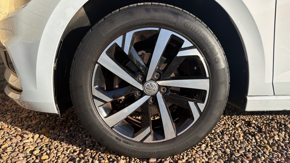 Volkswagen Polo 1.0 TSI 95 Beats 5dr Petrol Hatchback - Image 37