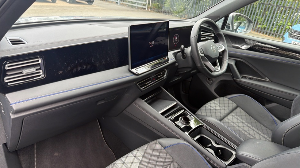 Volkswagen Tiguan 1.5 TSI 272 eHybrid R-Line 5dr DSG Estate - Image 2