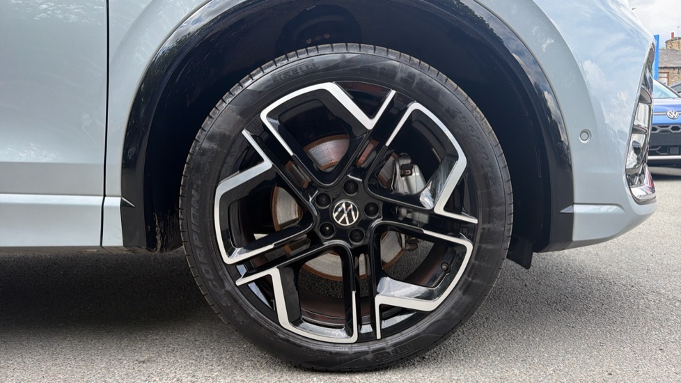 Volkswagen Tiguan 1.5 TSI 272 eHybrid R-Line 5dr DSG Estate - Image 5