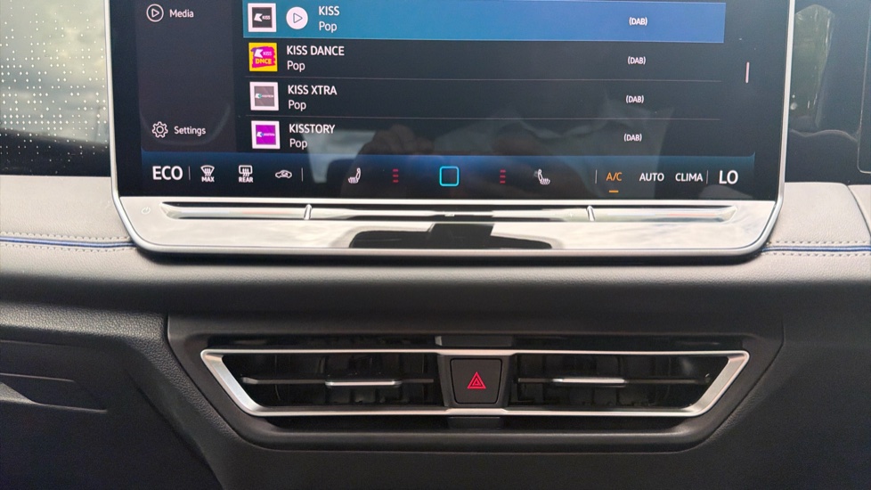 Volkswagen Tiguan 1.5 TSI 272 eHybrid R-Line 5dr DSG Estate - Image 13