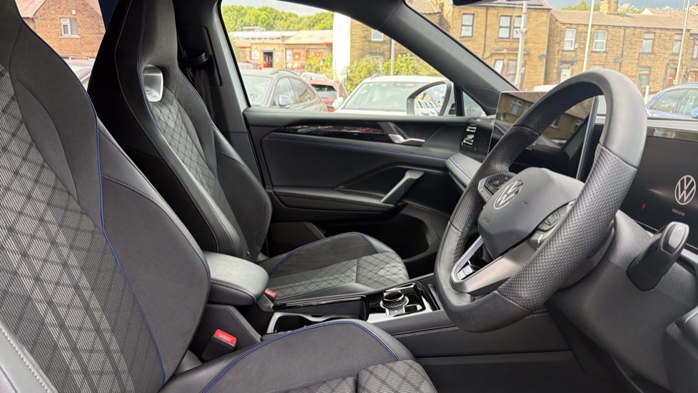 Volkswagen Tiguan 1.5 TSI 272 eHybrid R-Line 5dr DSG Estate - Image 15