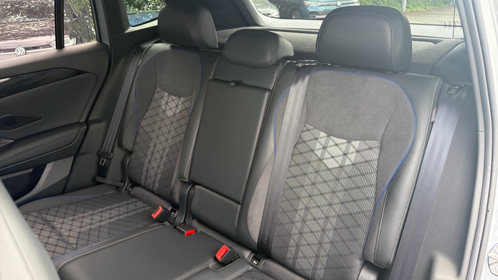 Volkswagen Tiguan 1.5 TSI 272 eHybrid R-Line 5dr DSG Estate - Image 16