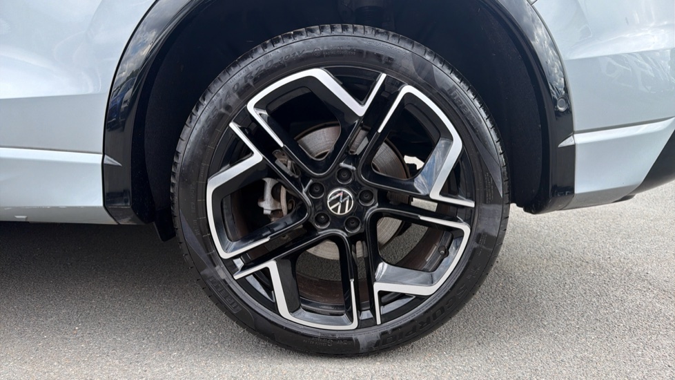 Volkswagen Tiguan 1.5 TSI 272 eHybrid R-Line 5dr DSG Estate - Image 21