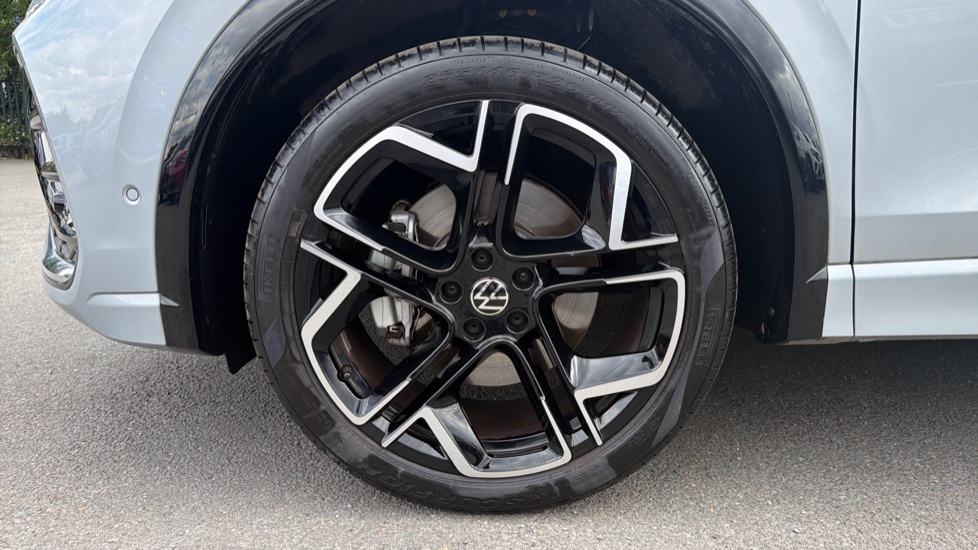 Volkswagen Tiguan 1.5 TSI 272 eHybrid R-Line 5dr DSG Estate - Image 22
